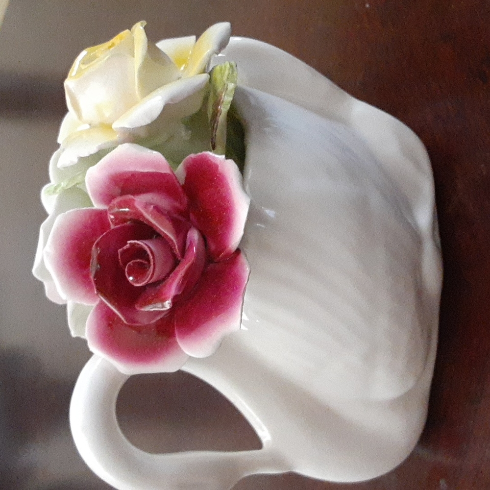 Awesome rare find,Royale Stratford,bone china Goose w roses. Rare find